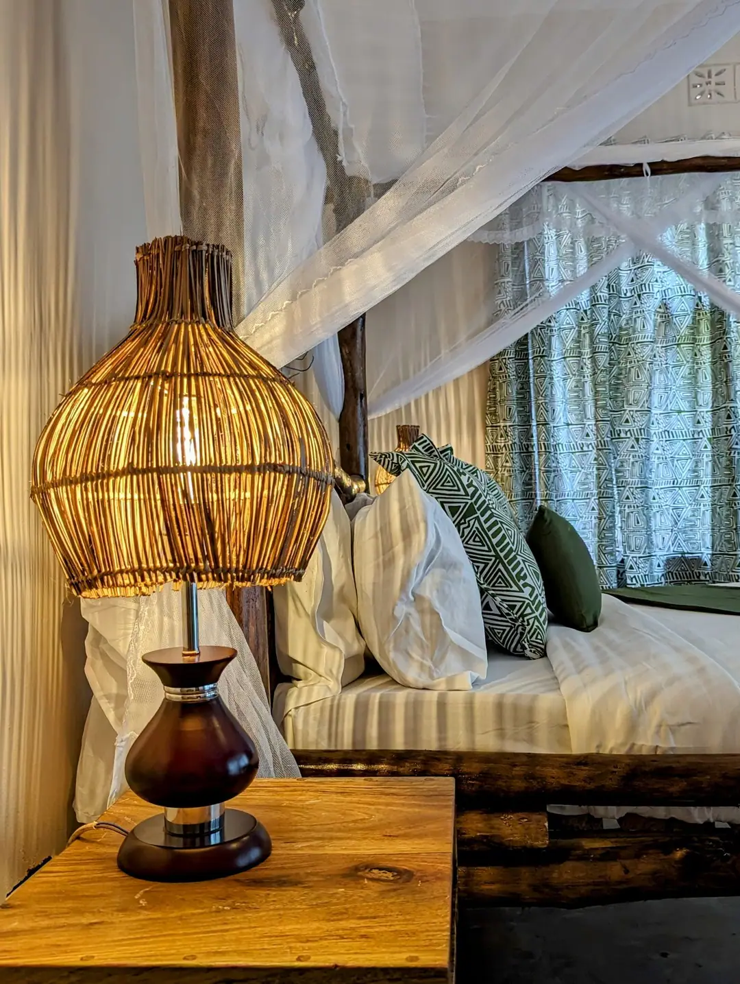 Woven lamp and window seat, Mvuli Mountain Lodge